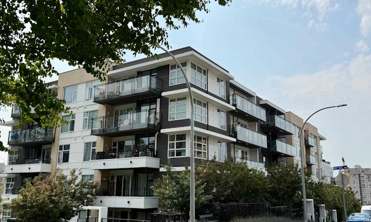 402-1012 Auckland Street