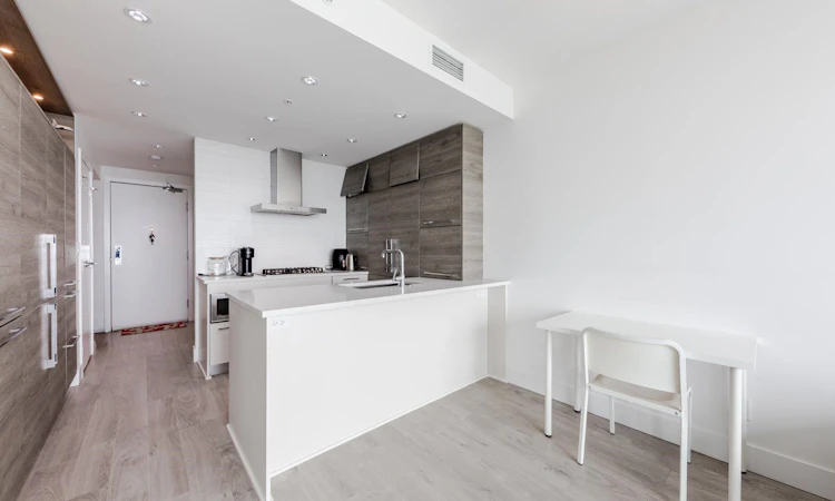 3006-7388 Kingsway