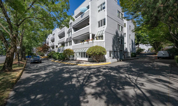 105-7431 Blundell Road