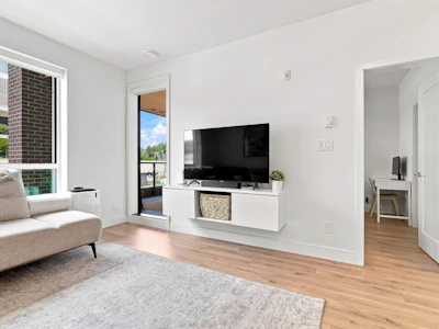211-3131 Murray Street - 4