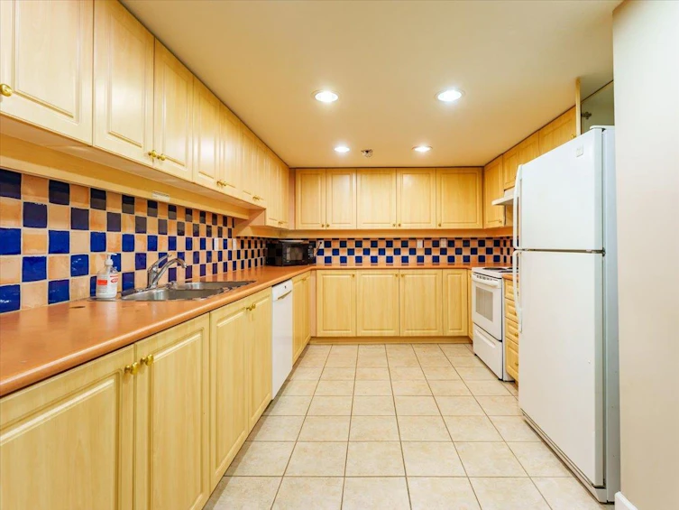 317-3629 Deercrest Drive, North Vancouver, BC, V7G 2S9 - 31