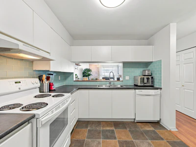 410-525 Agnes Street - 5