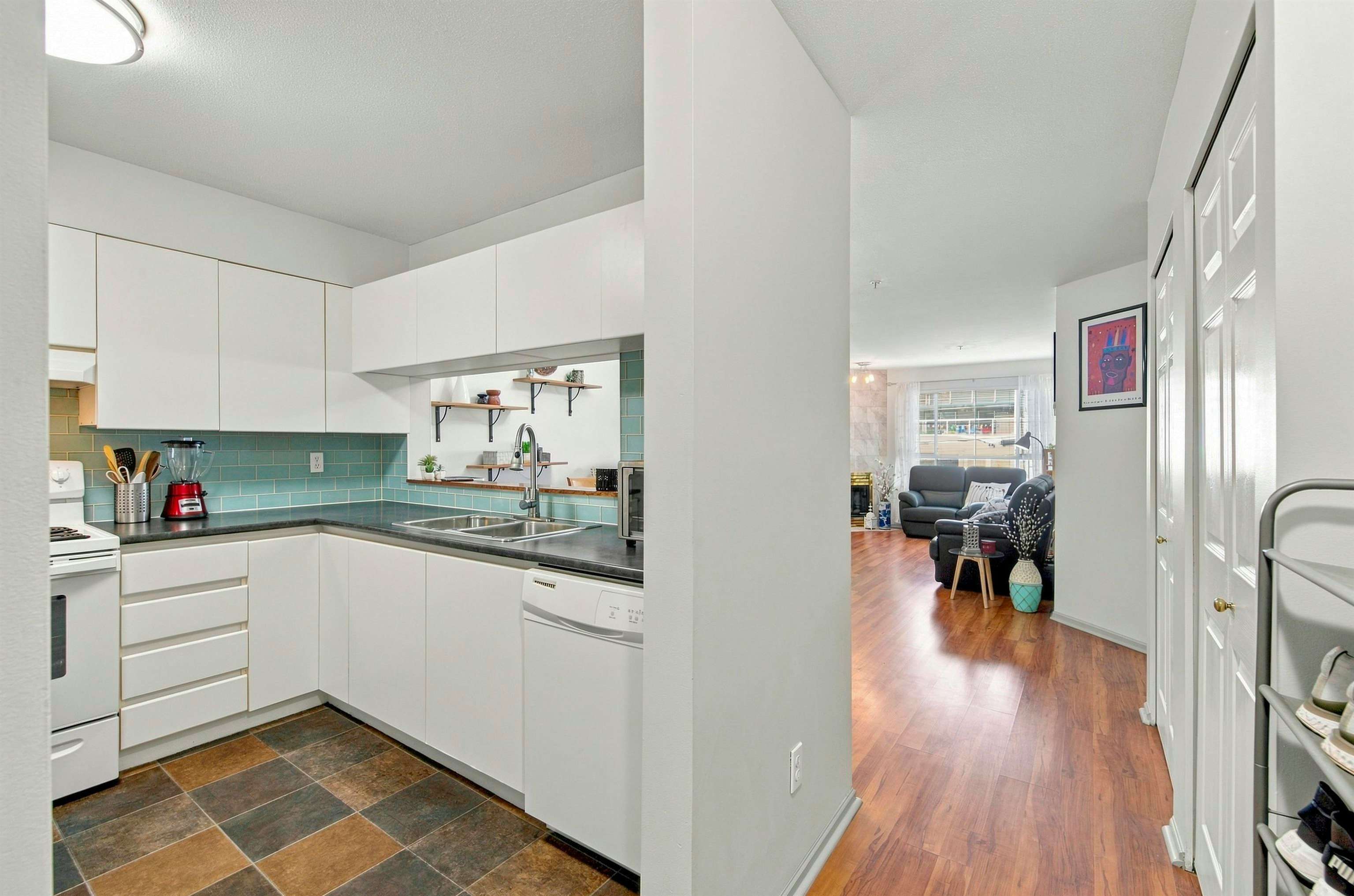 410-525 Agnes Street - 3