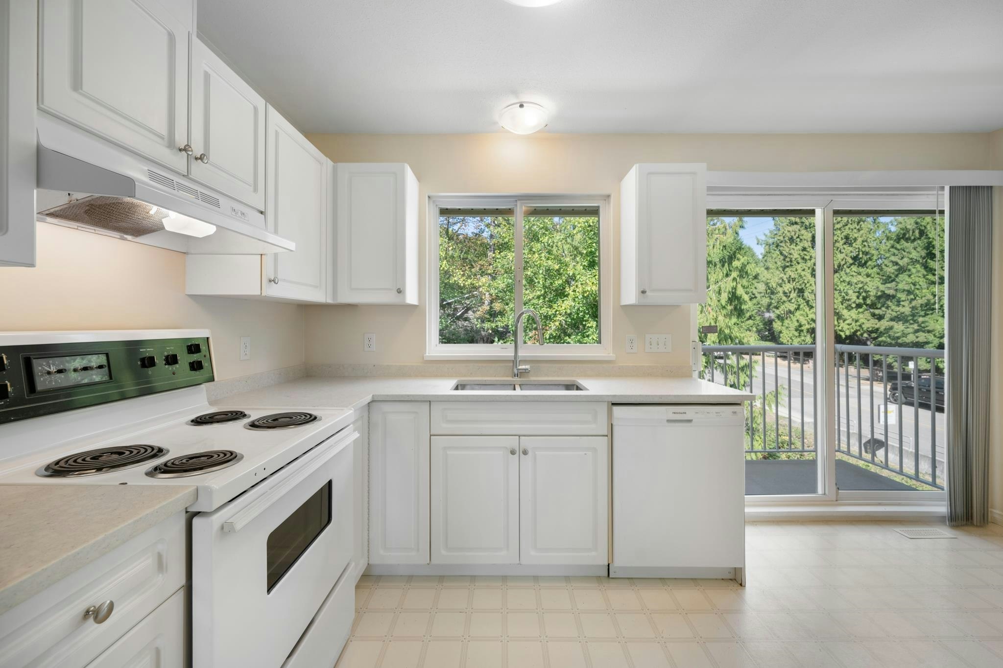 4995 202a Street, Langley, BC, V3A 1T6 - 11