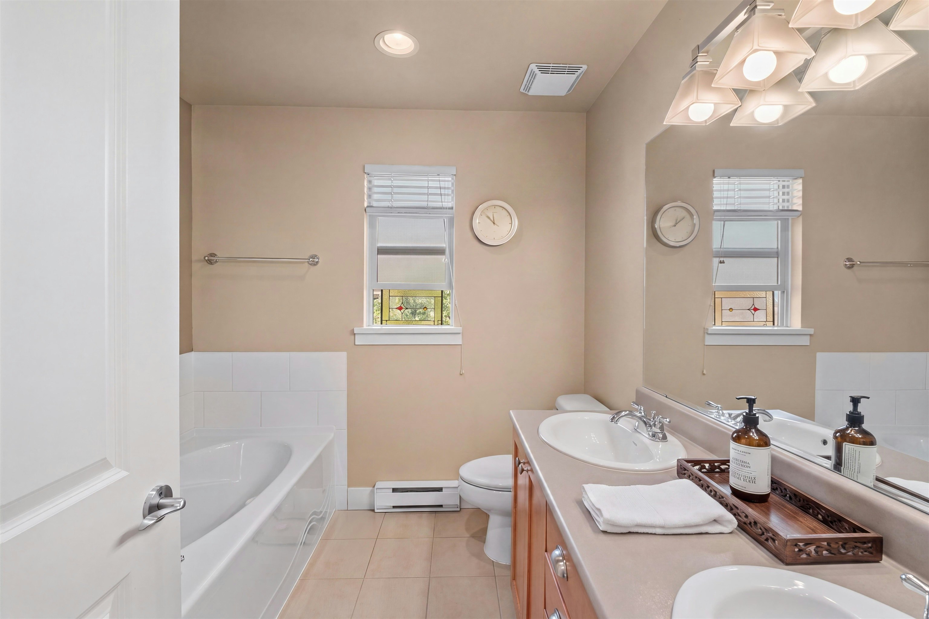 261 E Queens Road, North Vancouver, BC, V7N 4N7 - 13