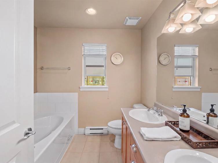 261 E Queens Road, North Vancouver, BC, V7N 4N7 - 13