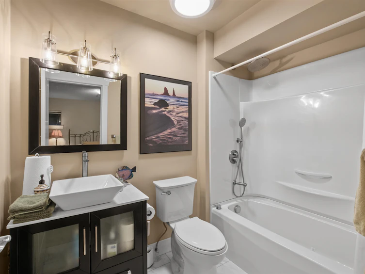 261 E Queens Road, North Vancouver, BC, V7N 4N7 - 20
