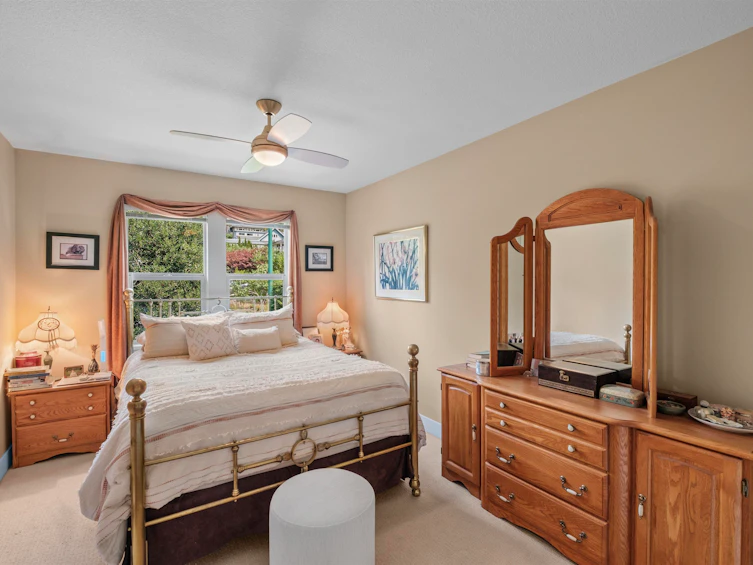 261 E Queens Road, North Vancouver, BC, V7N 4N7 - 16