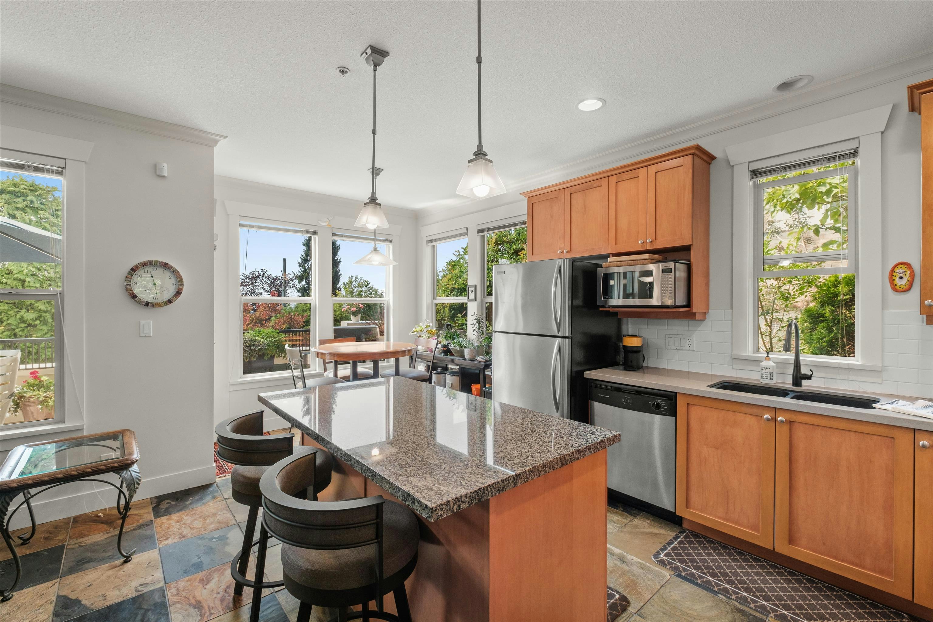 261 E Queens Road, North Vancouver, BC, V7N 4N7 - 6