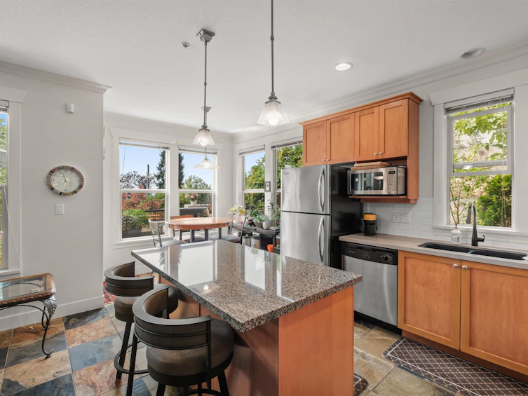 261 E Queens Road, North Vancouver, BC, V7N 4N7 - 6