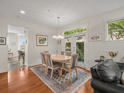 261 E Queens Road - 4