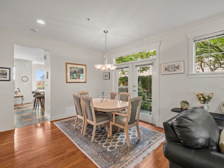 261 E Queens Road, North Vancouver, BC, V7N 4N7 - 4