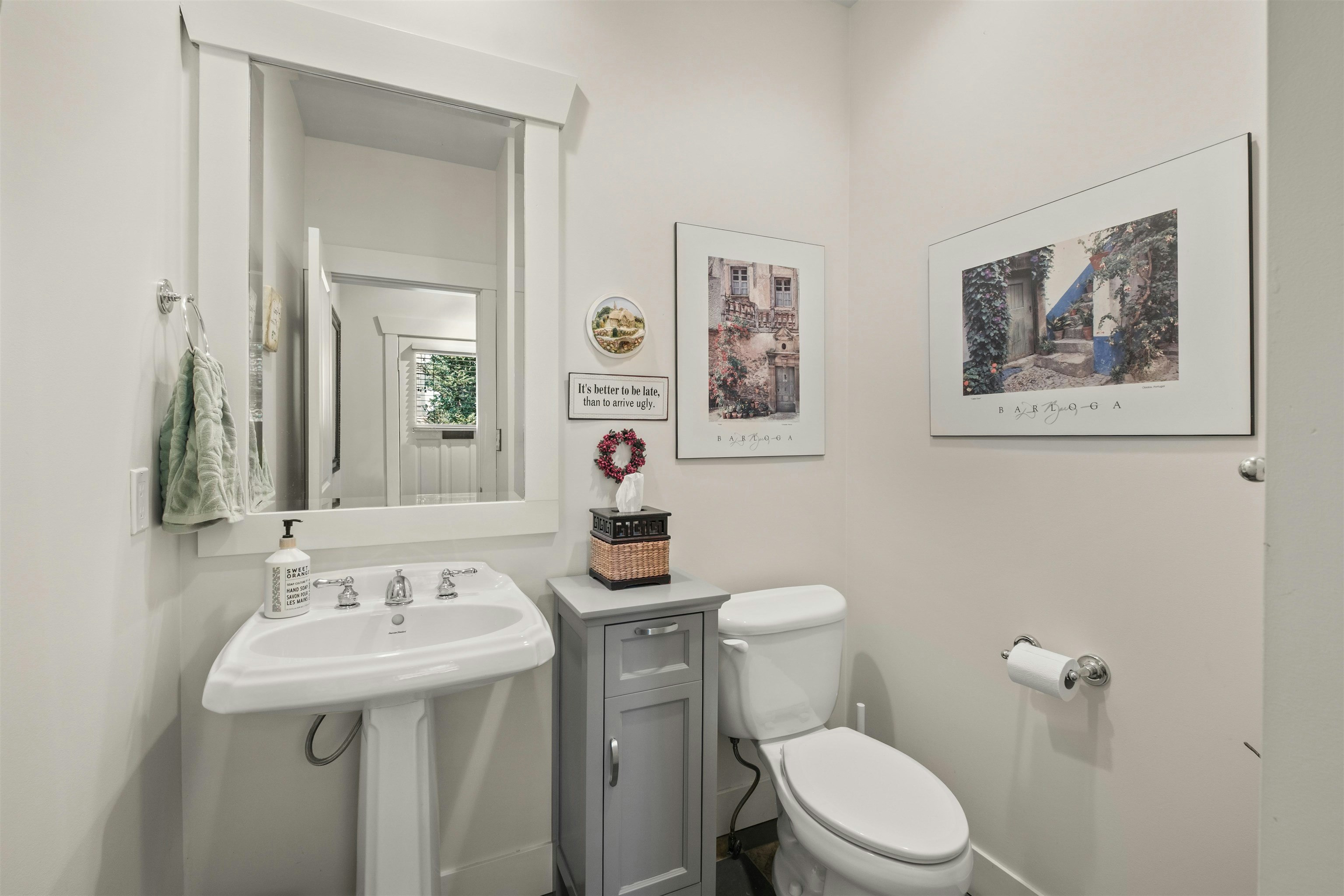 261 E Queens Road, North Vancouver, BC, V7N 4N7 - 9