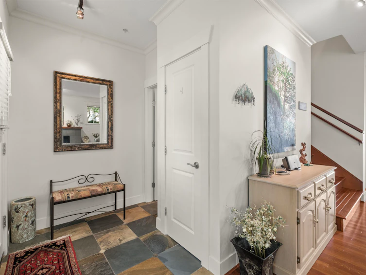 261 E Queens Road, North Vancouver, BC, V7N 4N7 - 10