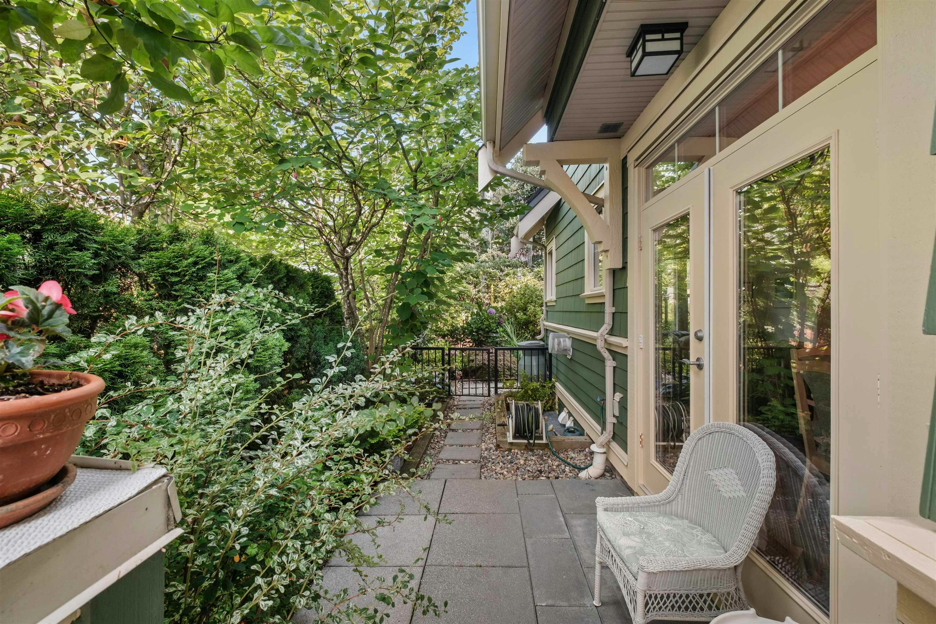 261 E Queens Road, North Vancouver, BC, V7N 4N7 - 26