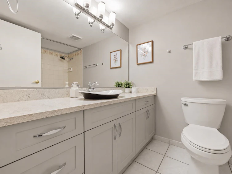 212-15313 19 Avenue, Surrey, BC, V4A 1X6 - 19