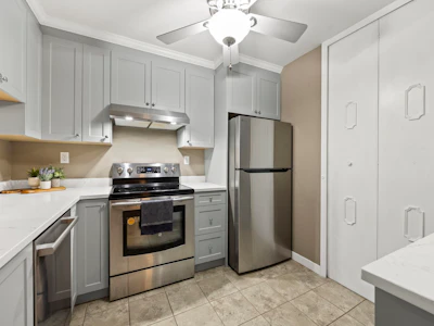 212-15313 19 Avenue - 5