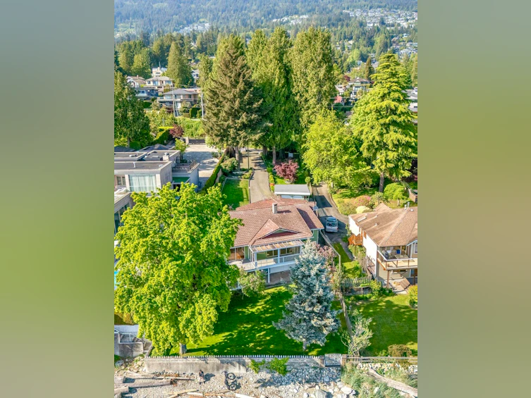 2560 Bellevue Avenue, West Vancouver, BC, V7V 1E4 - 26