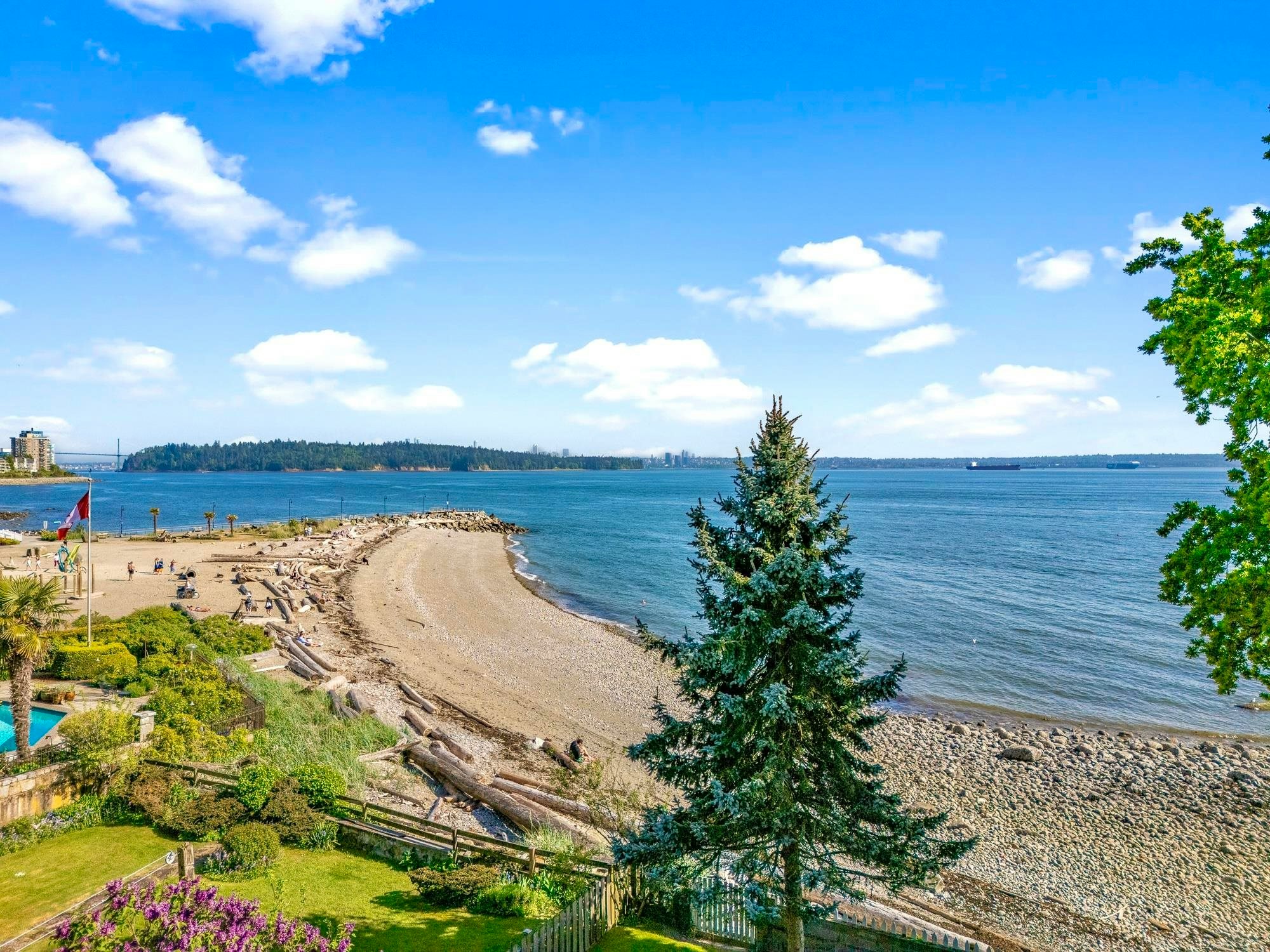 2560 Bellevue Avenue - 4
