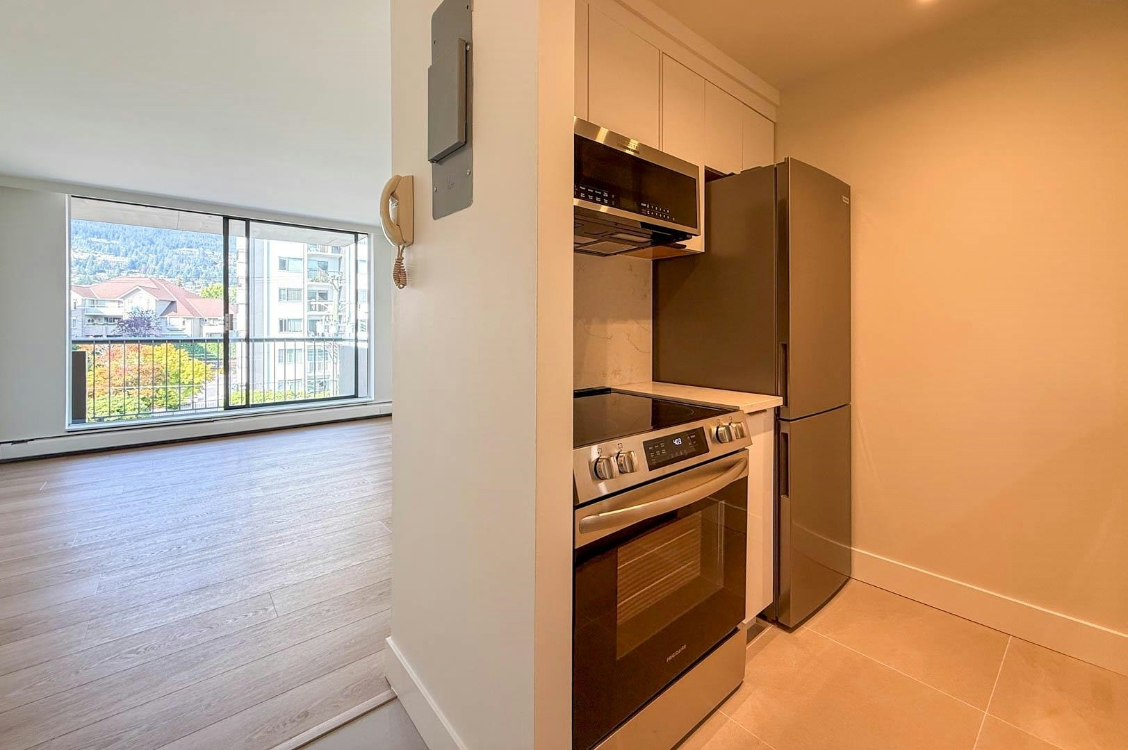 403-2150 Bellevue, West Vancouver, BC, V7V 1C4 - 2