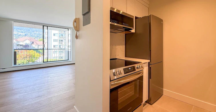 403-2150 Bellevue, West Vancouver, BC, V7V 1C4 - 2