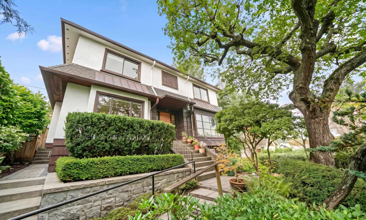 4390 Locarno Crescent