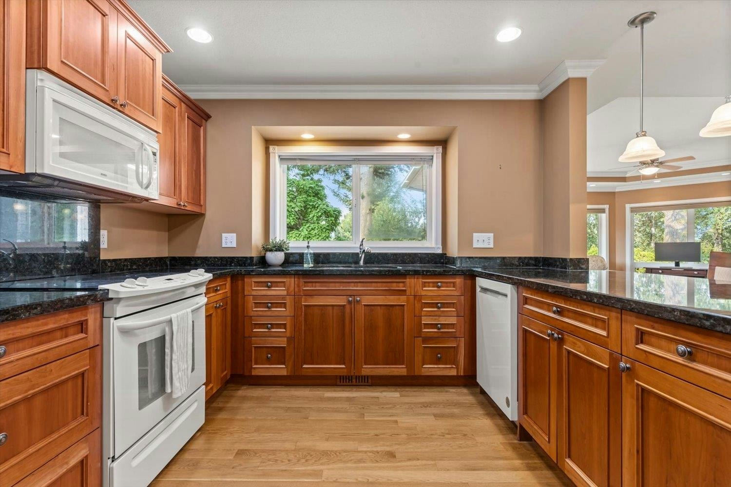 6895 Centennial Drive, Chilliwack, BC, V2R 1J7 - 9