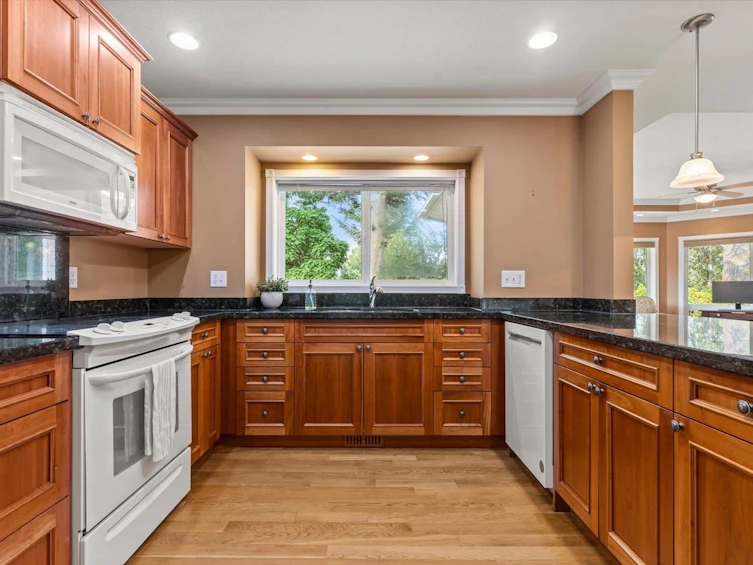 6895 Centennial Drive, Chilliwack, BC, V2R 1J7 - 9