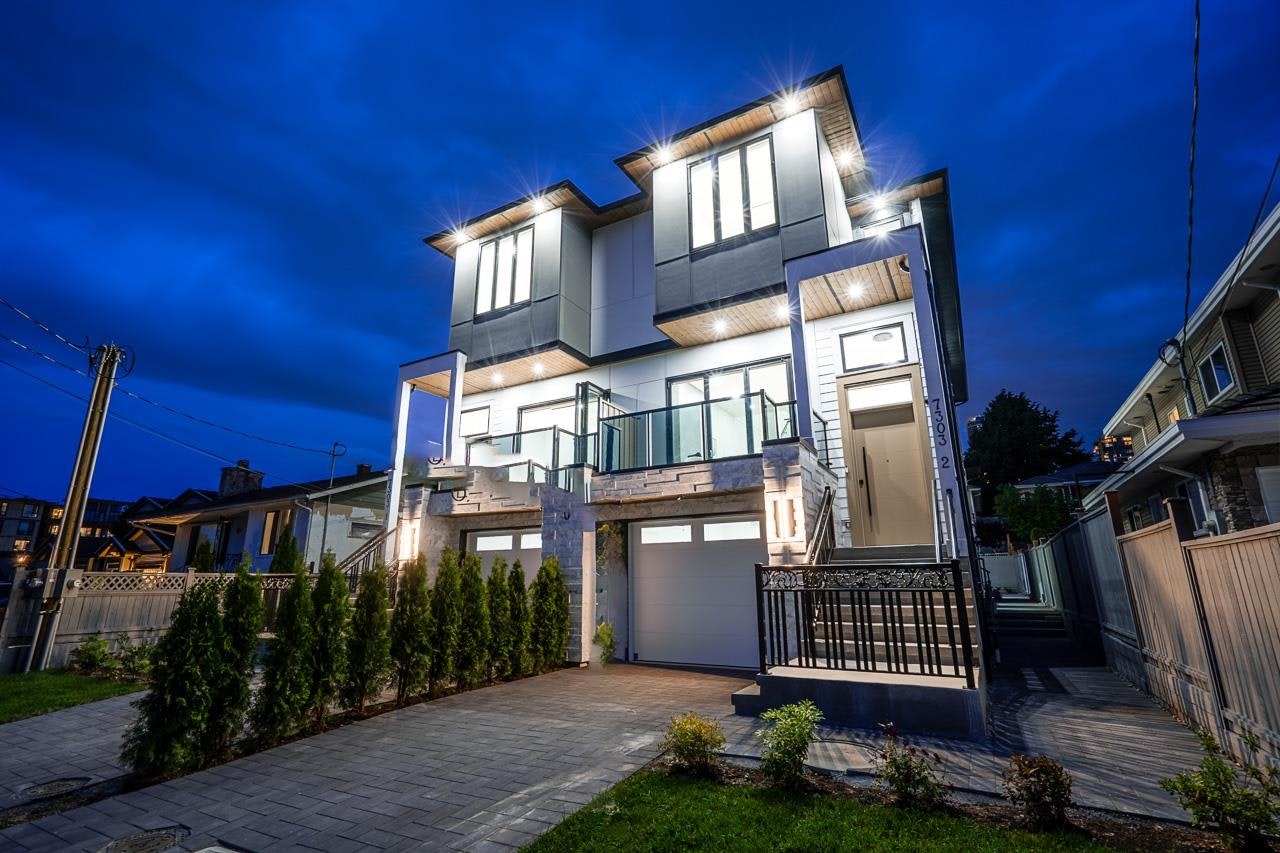 2-7303 14th Avenue, Burnaby, BC, V3N 1Z5