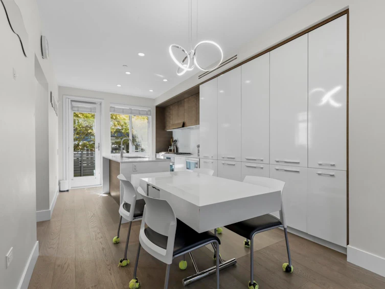 276 W 62nd Avenue, Vancouver, BC, V5X 0H1 - 4