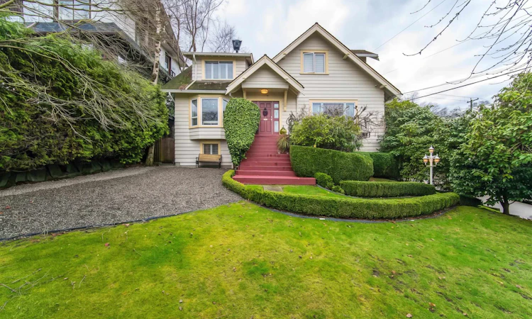 4396 Locarno Crescent