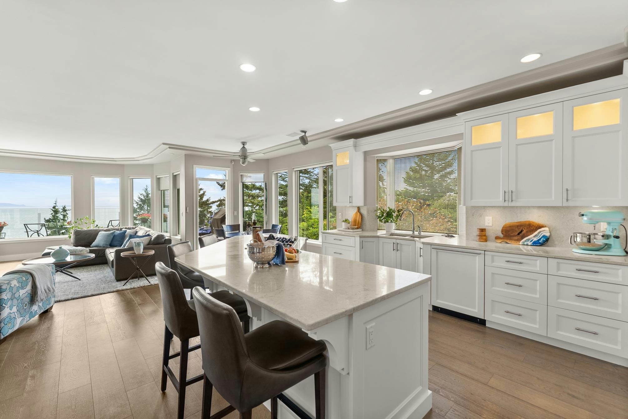 15507 Columbia Avenue, Surrey, BC, V4B 1K5 - 16