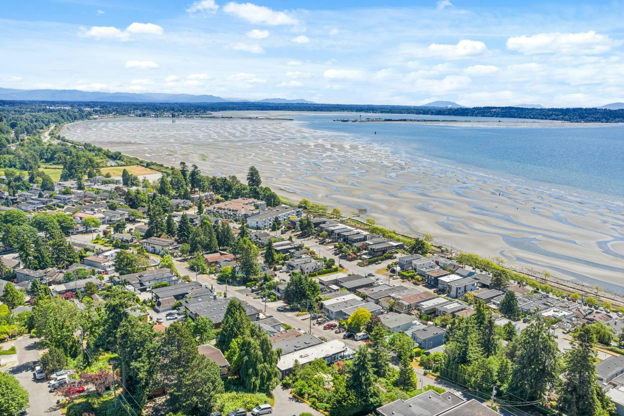 15507 Columbia Avenue, Surrey, BC, V4B 1K5 - 2