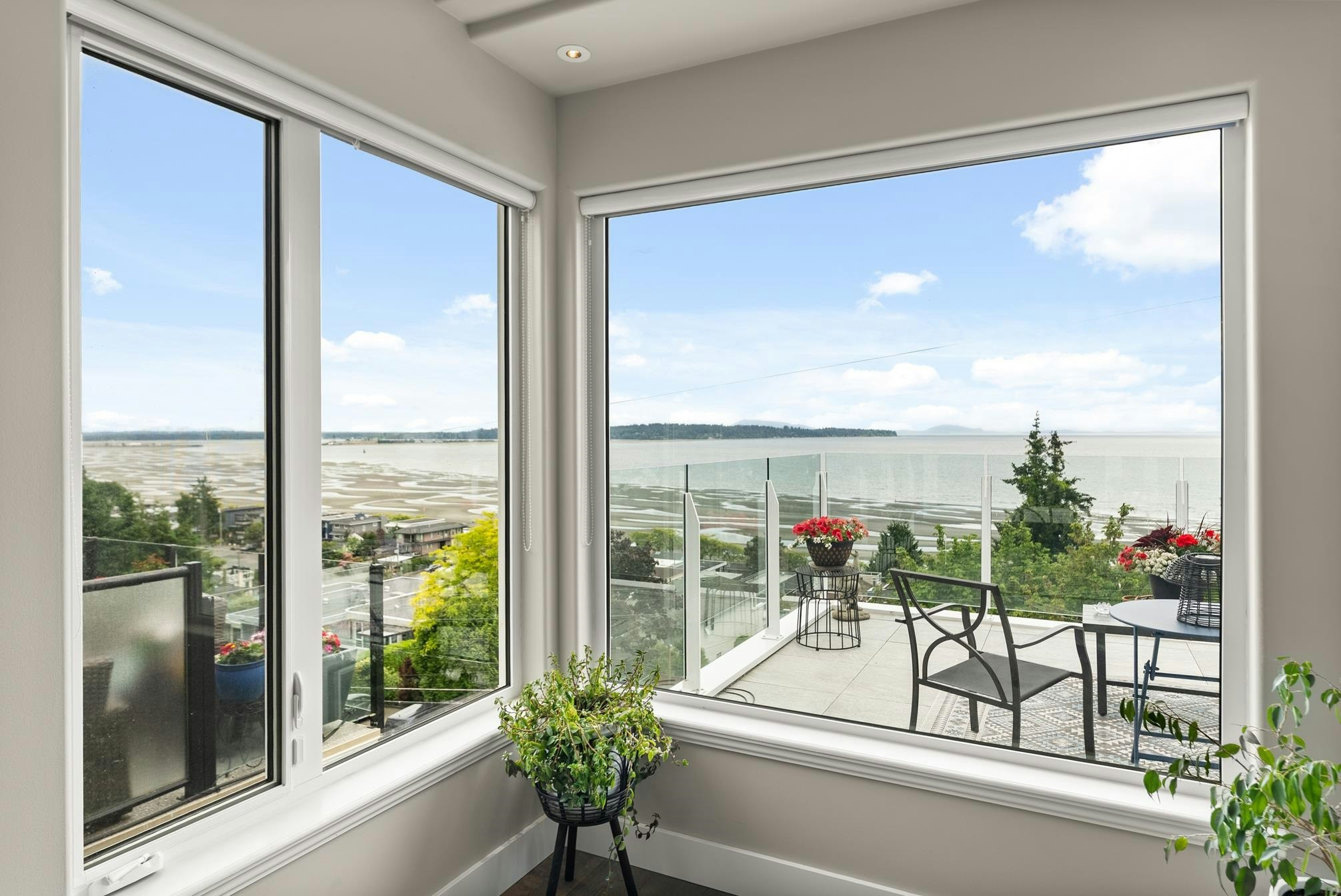 15507 Columbia Avenue, Surrey, BC, V4B 1K5