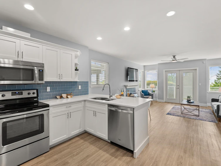 15507 Columbia Avenue, Surrey, BC, V4B 1K5 - 35