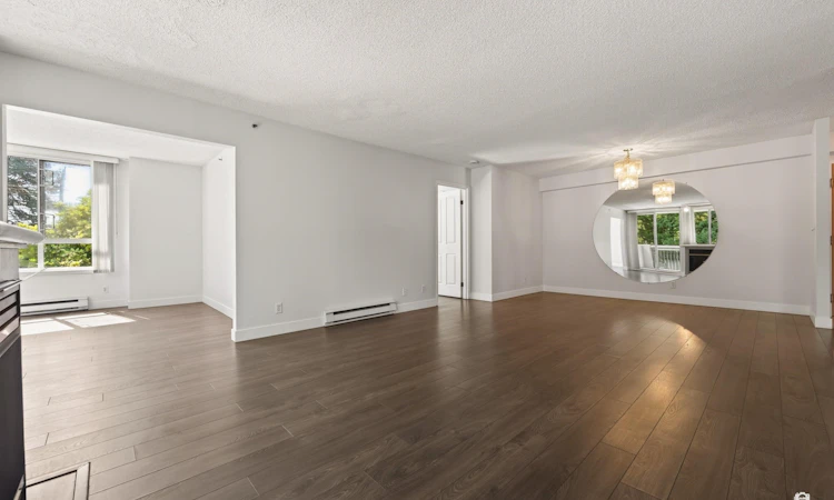 204-555 Austin Avenue