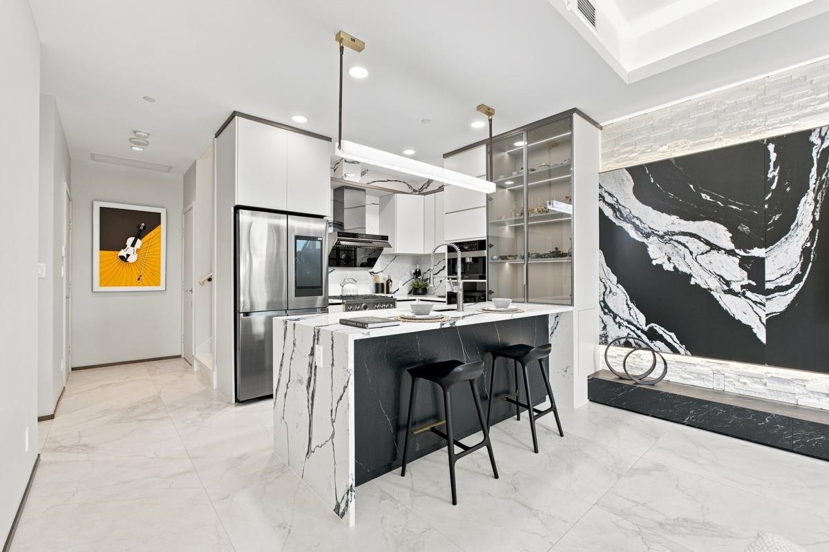 207-5177 Brighouse Way - 5