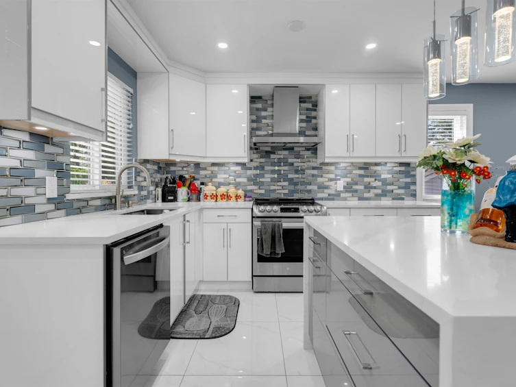 7869 143a Street, Surrey, BC, V3W 9W5 - 8