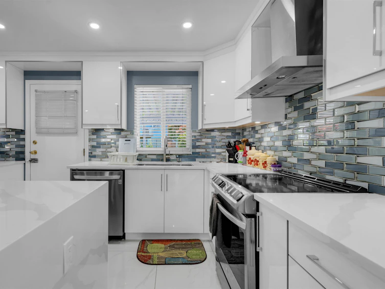 7869 143a Street, Surrey, BC, V3W 9W5 - 7