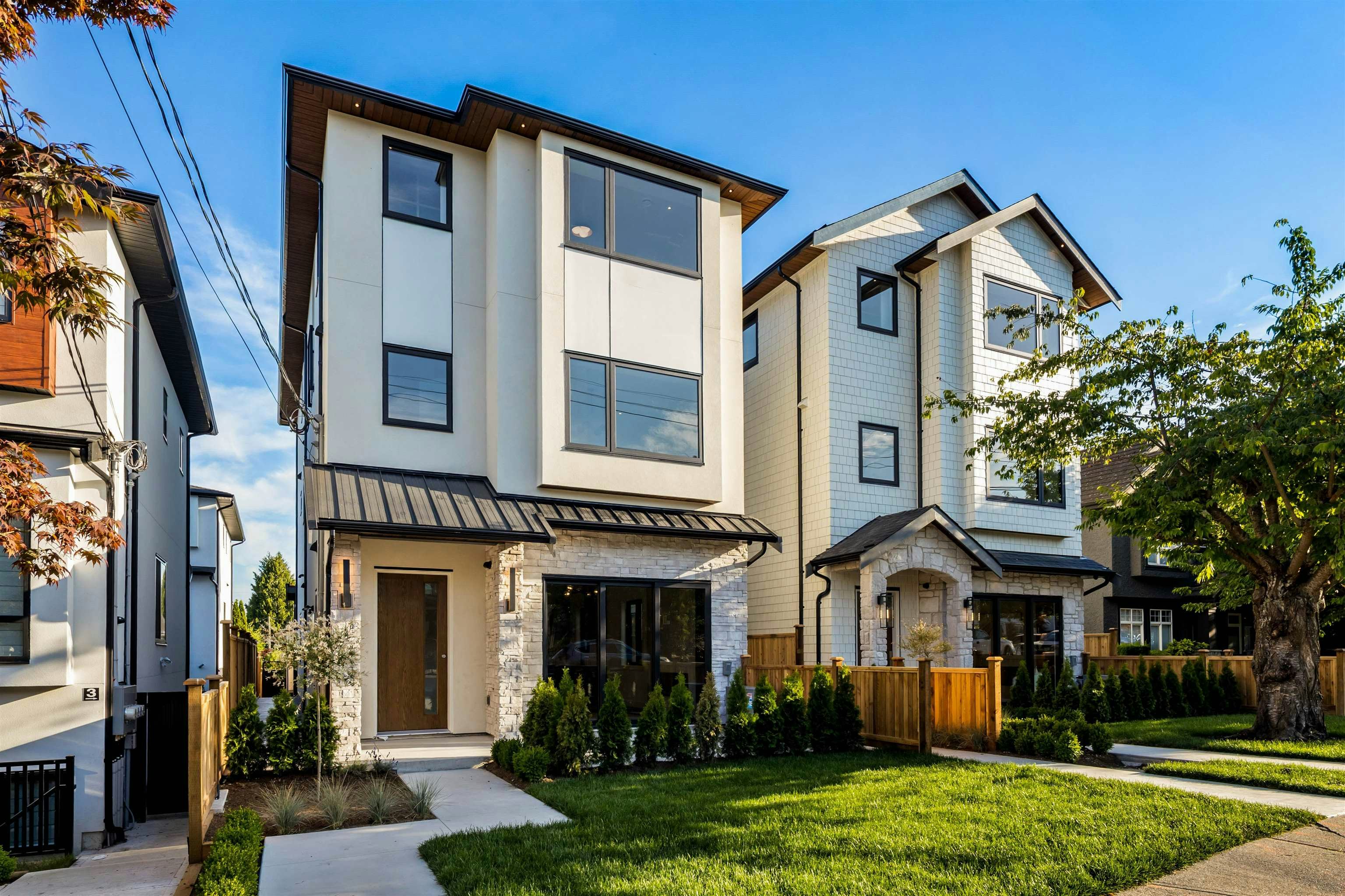 1-6682 Napier Street, Burnaby, BC, V5B 2C3
