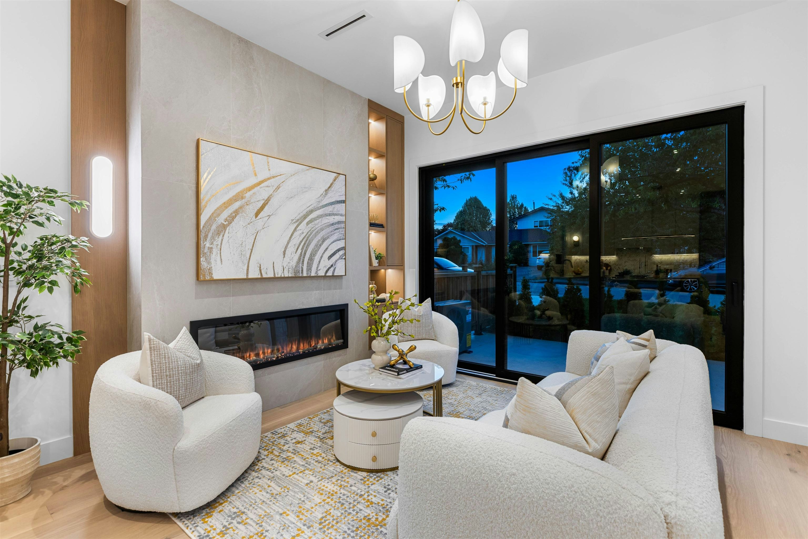 2-6682 Napier Street, Burnaby, BC, V5B 2C3 - 6