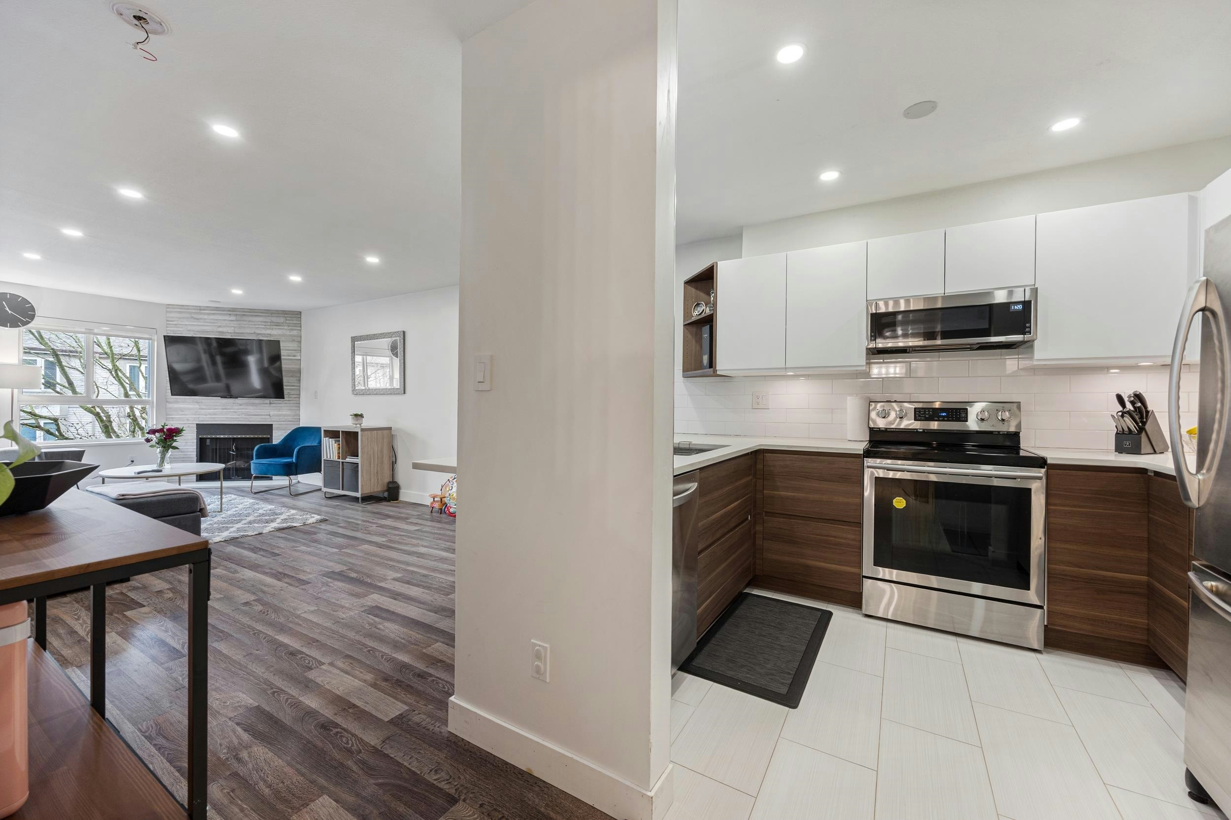 205-7465 Sandborne Avenue, Burnaby, BC, V3N 4W7