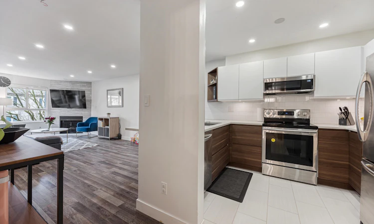 205-7465 Sandborne Avenue