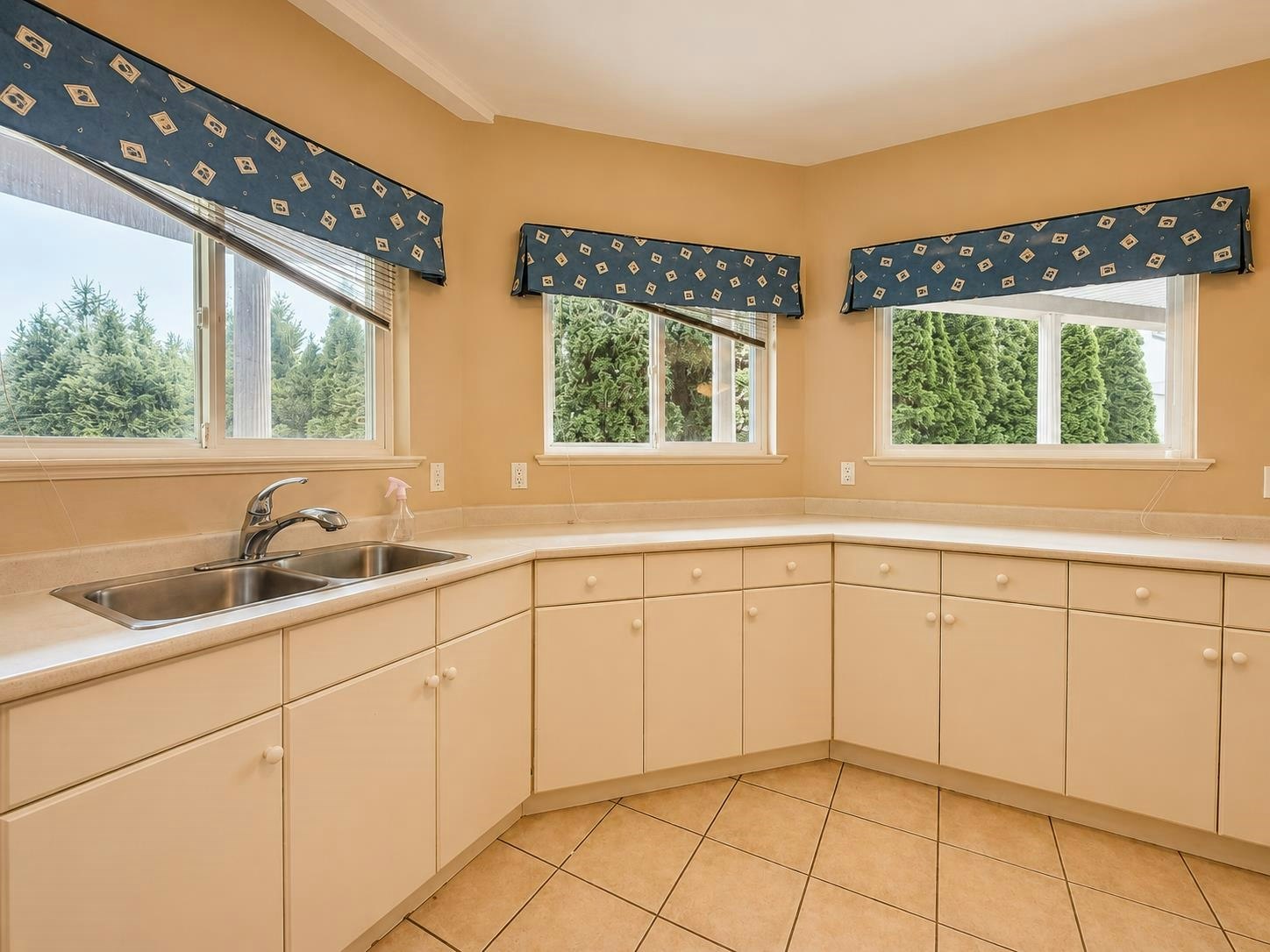 1625 Parkway Blvd, Coquitlam, BC, V3E 3M7 - 4