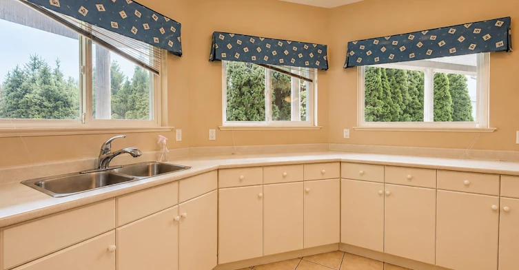 1625 Parkway Blvd, Coquitlam, BC, V3E 3M7 - 4