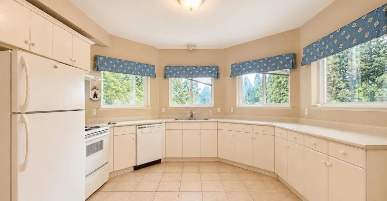 1625 Parkway Blvd, Coquitlam, BC, V3E 3M7 - 2