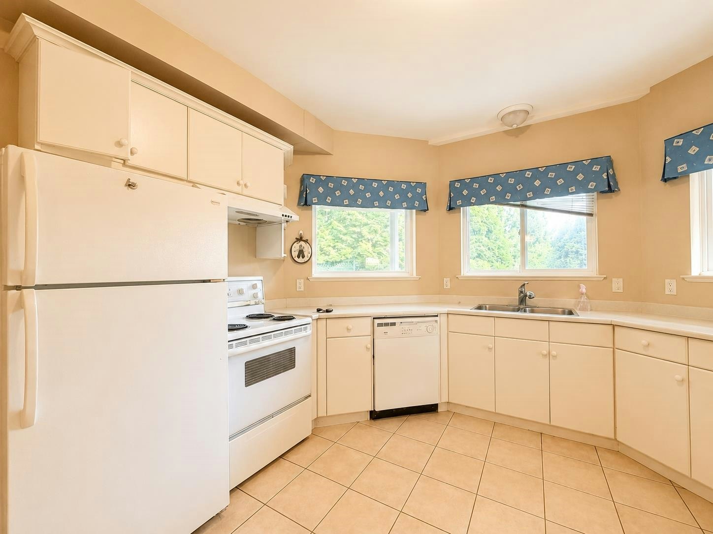 1625 Parkway Blvd, Coquitlam, BC, V3E 3M7 - 3