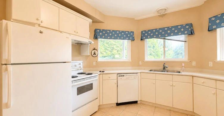 1625 Parkway Blvd, Coquitlam, BC, V3E 3M7 - 3