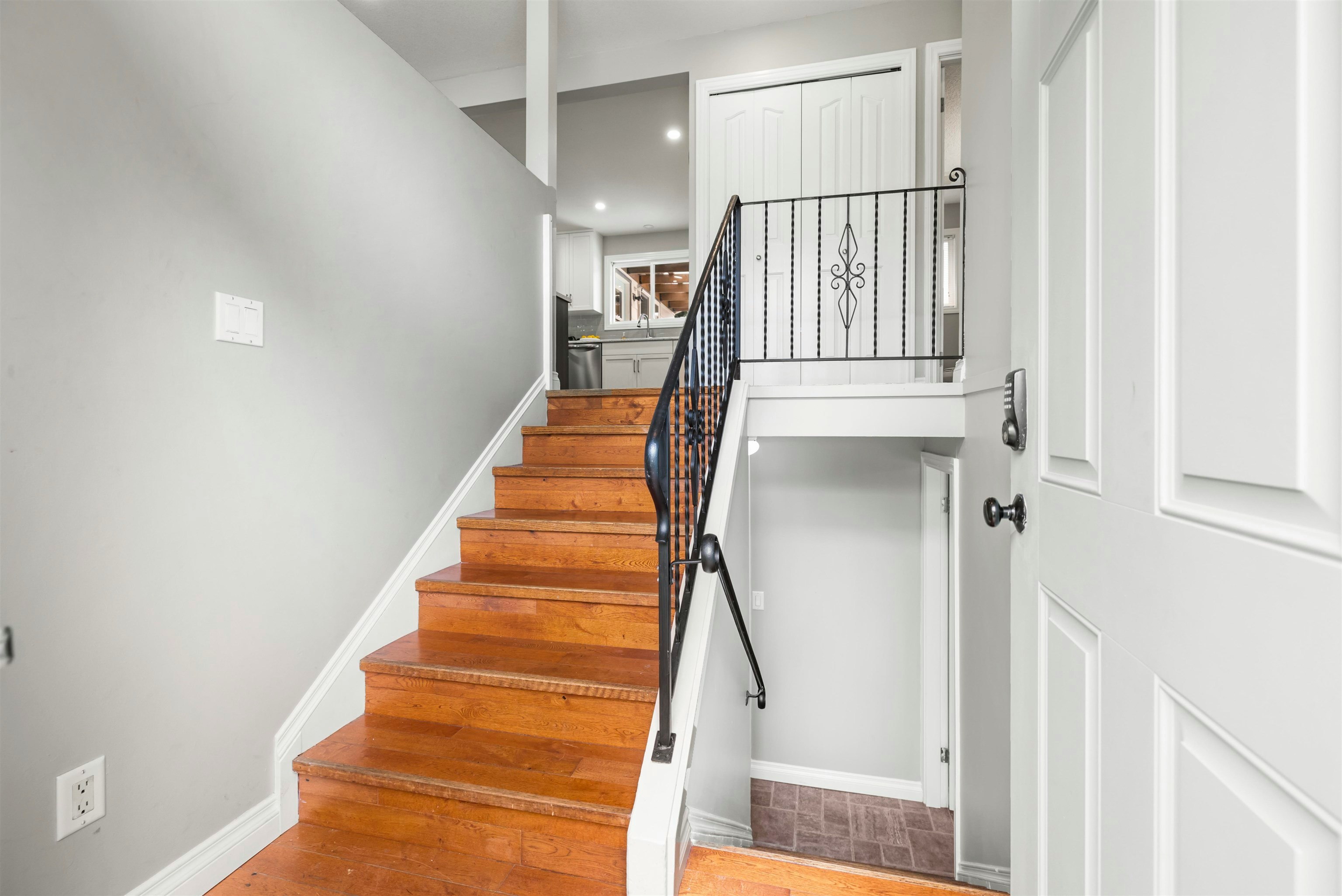 2454 Aladdin Crescent - 3