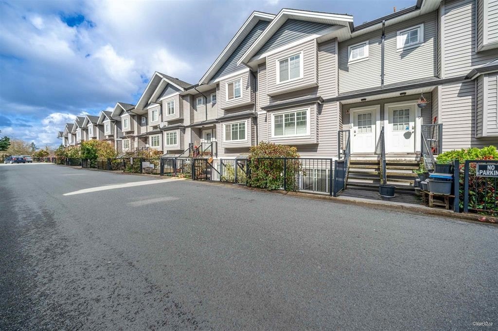 11-11255 132 Street, Surrey, BC, V3R 4E3
